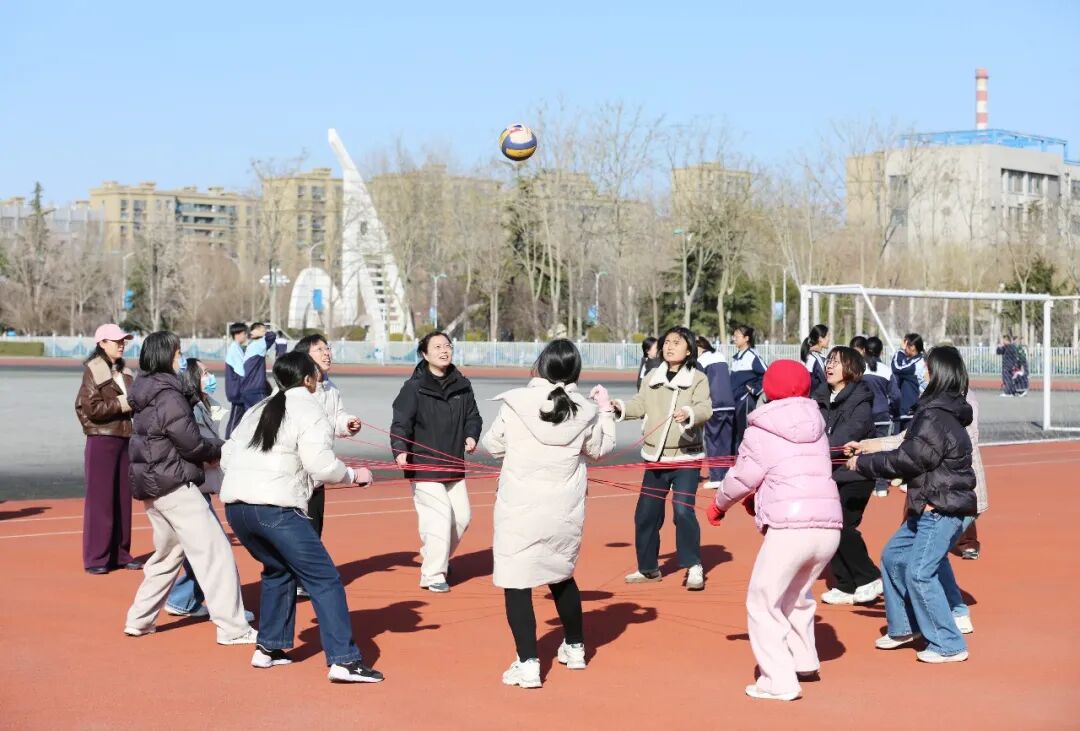 春燕竞技 活力飞驰｜寿光一中庆“...